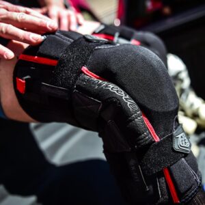 Επιγονατίδες Knee BraceTroy Lee Designs 6400 Black 7 επιγονατίδες knee bracetroy lee designs 6400 black 3